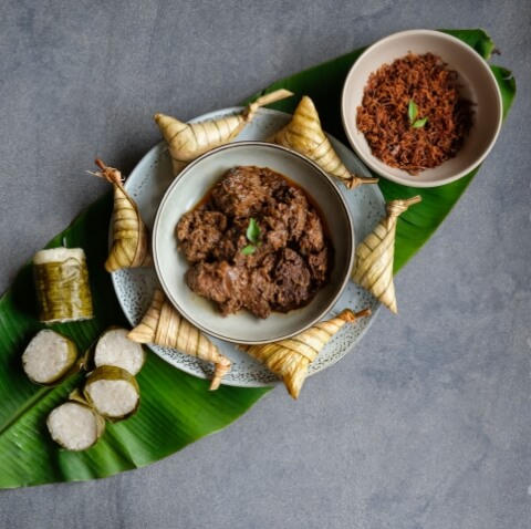 Ja-moo selera with Beef Rendang